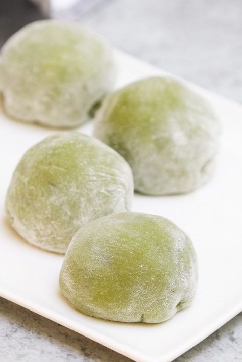 Flavored Mochi Recipe, كريم بروليه, Green Tea Mochi, Mochi Recipes, Matcha Mochi, Kue Macaroon, Strawberry Mochi, Mochi Ice, Mochi Recipe