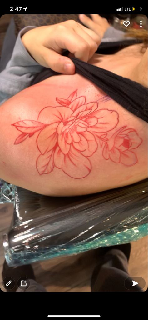 Red Ink Shoulder Tattoo, Red Flower Shoulder Tattoo, Red Shoulder Tattoos For Women, Red Shoulder Tattoo, Red Ink Flower Tattoo, Red Flower Tattoo, Flower Thoughts, Red Flower Tattoos, Swirl Tattoo