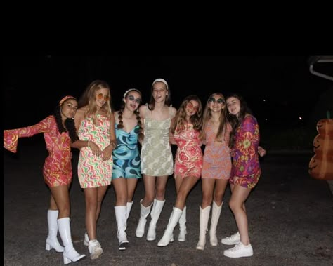 70s Group Costume Ideas, Disco Group Costumes, Groovy Party Outfits 70s Fashion, Disco Queen Halloween Costume, 70s Disco Party Outfit Aesthetic, Decade Themed Party Outfits, Disco Theme Outfit Ideas, 80s Gogo Dancer, 1970 Costume Ideas