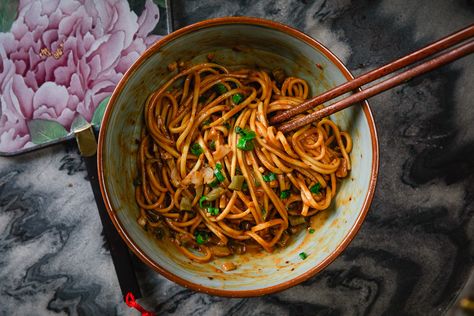 Wuhan Reganmian Hot Dry Noodles (热干面) ft. Dried Jianshui Alkaline Noodles | The Mala Market Alkaline Noodles, Sichuan Chili Oil, Chili Oil Recipe, Sesame Paste, Dry Noodles, Wheat Noodles, Sesame Noodles, Pickled Radishes, Asian Inspired Dishes