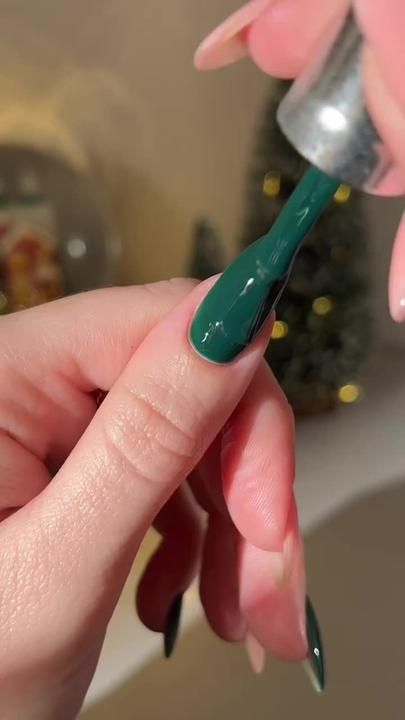 Unhas_Show no TikTok Cute Christmas Nails, Christmas Gel Nails, Xmas Nails, Nail Arts, Nail Kit, Green Nails, Holiday Nails, Nude Nails, Nail Designer