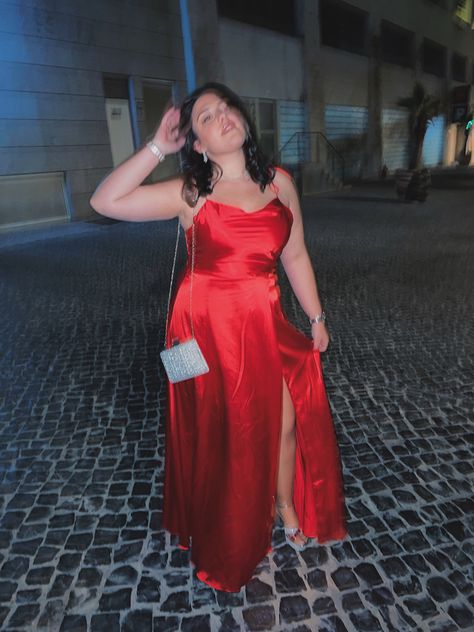 elegant dress | red dress | fancy | night out | picture inspo | glow | night Red Dress Fancy, Glow Night, Dress Fancy, Dress Night, Pics Ideas, Dress Red, Fancy Dresses, Elegant Dress, Night Dress