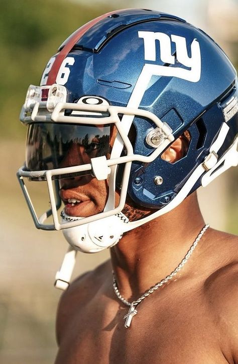 Cool Football Helmets, Cool Football Pictures, Football Reference, Football Drip, Nfl Football Helmets, Nfl Football Art, Nfl Football Players, Football Players Images, Nfl Photos