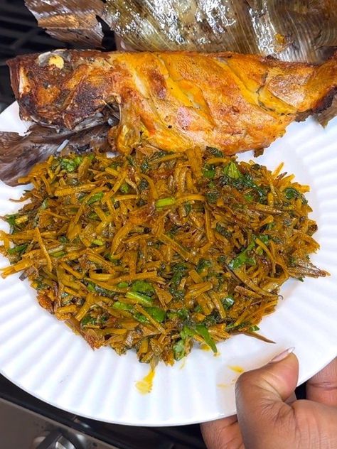 How to make abacha without potash. | How to make abacha without potash. | By Joyful Cook | Facebook | Abacha also known as African salad is so delicious. Today I'll show you how to make one without using potash. So keep watching let's begin. First you want to season any fish of your choice. It could be mackerel, croaker or some tilapia. Now this is seasoning, you can use salt in place of the seasoning cube. Next I will apply this marinade all over the fish. The marinade is a blend of carrot, bel Abacha African Salad Recipe, Abacha African Salad, Abacha Salad, African Salad, Barbecue Fish, Dry Spices, Nigerian Recipes, Africa Food, Nigerian Food