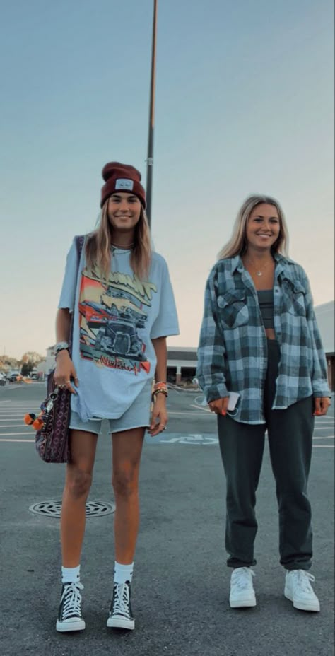 Skater Woman Outfits, Surfer Grunge Outfits, Five Panel Hat Women, Women’s Skater Style, Female Hipster Outfits, Casual Surfer Style, Women Skater Style, Activewear Aesthetic Casual, Boho Skater Aesthetic