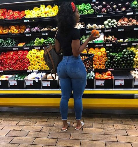 Superenge Jeans, Womens Black Booties, Curvy Women Jeans, Curvy Girl Outfits, Curvy Girl Fashion, A Woman, Black Women, Girl Fashion, On Instagram