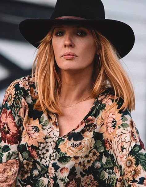 Yellowstone Style, Beth Dutton Style, Yellowstone Beth Dutton, Yellowstone Outfits, Yellowstone Beth, Yellowstone Series, Kelly Reilly, Cole Hauser, Beth Dutton