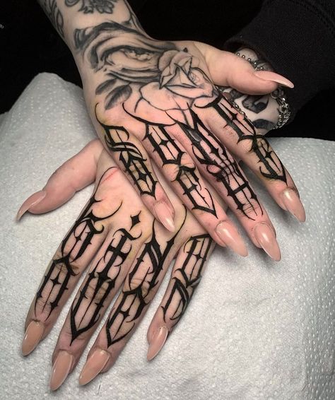 Finger Tattoos Words Letters, Black Hand Tattoo, Finger Tattoos Words, Finger Tats, Knuckle Tattoos, Goth Tattoo, Hand And Finger Tattoos, Finger Tattoo Designs, Tattoo Font