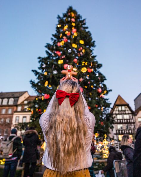 Christmas Light Photography, Christmas Fashion Photography, Strasbourg Christmas, Christmas Instagram Pictures, Spots In Paris, Christmas Getaways, Storing Christmas Decorations, Christmas Tree Pictures, Alternative Christmas Tree