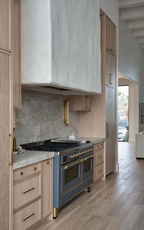 Transform your kitchen with stunning range hood ideas that elevate both style and functionality! ✨ This custom plaster range hood adds elegance and sophistication, making it a true centerpiece in your culinary space. 🍽️💖 Explore unique designs that reflect your personal taste and enhance your cooking experience! #KitchenGoals #RangeHoodDesign #HomeDecor #InteriorStyle 🏡✨ Plaster Range Hood, Kitchen Range Hood Ideas, Kitchen Hood Ideas, Range Hood Ideas, Kitchen Hood Design, Utah Style, Hood Ideas, Custom Range Hood, Hood Design