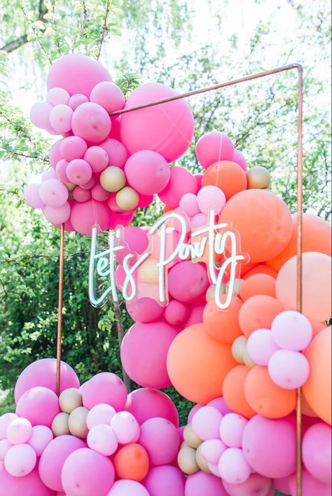 Orange And Pink Birthday Party Decorations, Easy Boho Backdrop Ideas, Summer Launch Party, Preppy Ballon Arch, Rose Backdrop Ideas, Graduation Party Ideas Bright Colors, Spring Floral Backdrop, Vibrant Birthday Party, Neon Bridal Shower Ideas