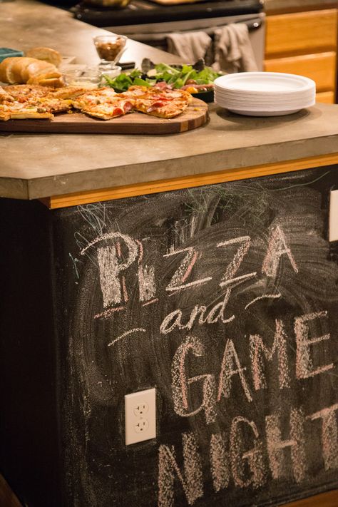 Game Night At Home, Chef’s Salad, Family Pizza Night, Movie Night For Kids, Different Salads, Pizza Games, Games Night, Classic Pizza, Pizza Flavors