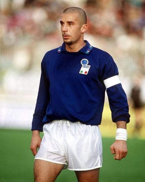 Gianluca Vialli's last match and goal with the Italian national team. December 1992: World Cup Qualifier Malta v Italy 1-2. Italian national side having seven Milan players as they lined up before the World Cup Qualifier against Malta played at the National Stadium, Ta' Qali on 19th December 1992. 1994 World Cup Qualifiers Malta v Italy, 19 December 1992 Score 2-1 to Italy Referee Guy Goethals Competition FIFA World Cup Group 1 Venue National Stadium, Ta'Qali Attendance 16,000 Goal Malta :... World Cup Groups, 19 December, World Cup Qualifiers, National Stadium, Classic Football, Group 1, Fifa World Cup, Juventus, Cristiano Ronaldo