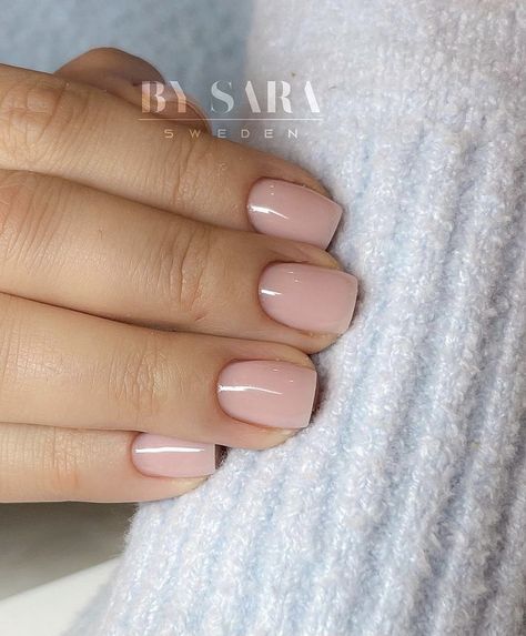 Neutral Polygel Nails, Kim Kardashian Short Nails, Small Nail Beds Manicure, Nurse Nails Natural, Short Natural Nails Ideas, Small Square Nails, Dark Nude Nails, Nails Artwork, Natural Nails Manicure