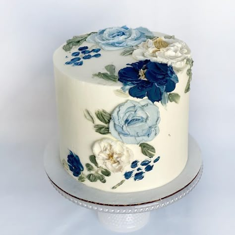 Blue Floral Cake Design, Painted Buttercream Flowers Wedding Cake, Cake With Painted Flowers, Cake Spatula Flowers, Pallet Painted Cakes, Birthday Cake With Blue Flowers, Painted Flowers On Cake, Buttercream Art Cake, Painted Flowers Cake