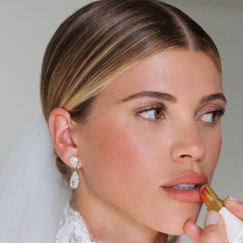 pati dubroff on Instagram: "I had the immense privilege and honor of enhancing #sofiarichie for her fairytale wedding. Thank you @sofiarichie for trusting me and including me, definitely one of the highlights of my career. @kathleen_hair #beautifulbride (Stay tuned for product breakdown because I know you are all going to ask!!)" Bride Makeup Natural, Natural Makeup Look, Bridesmaid Hair Makeup, Formal Makeup, Bridal Makeup Natural, Wedding Day Makeup, Braut Make-up, Wedding Makeup Looks, Natural Wedding Makeup