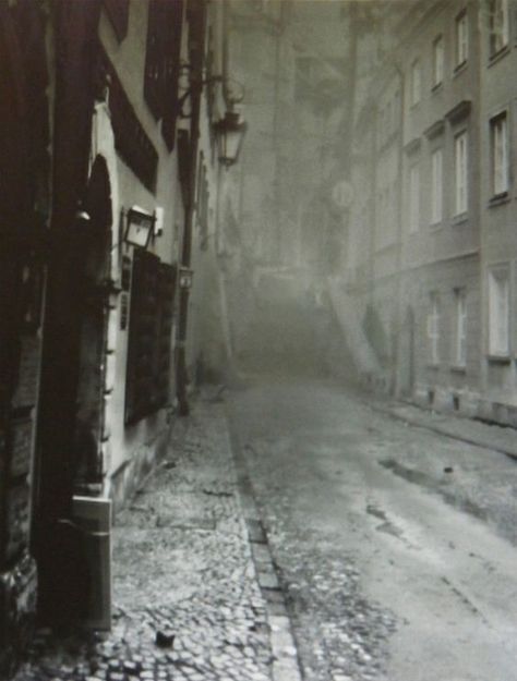 This is what the city of London looked like around the time Dr. Jekyll and Mr Hyde was written. The city of London is the setting of the book. London East End, Victorian Street, East End London, Victorian London, London History, Old Street, London Town, Old London, London Street