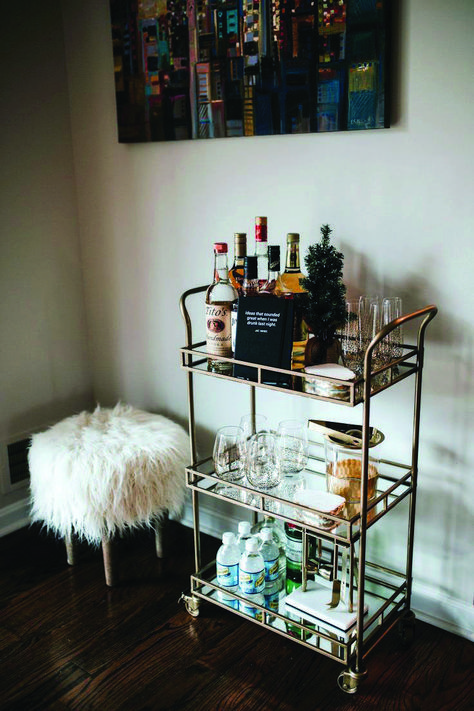 Gold Bar Cart, Bar Cart Styling, Mini Bars, Bar Cart Decor, Design Apartment, Home Bar Decor, Contemporary House Design, Adirondack Chairs, Bar Carts