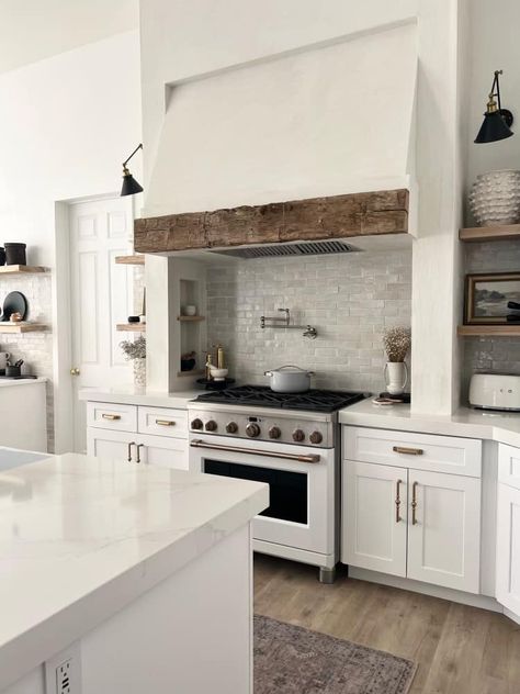 DIY CUSTOM RANGE HOOD - Elpetersondesign Oven Hood, Electric Fireplace Wall, Custom Range Hood, Kitchen Range Hood, White Appliances, Custom Fireplace, Venetian Plaster, Faux Fireplace, Kitchen Hoods