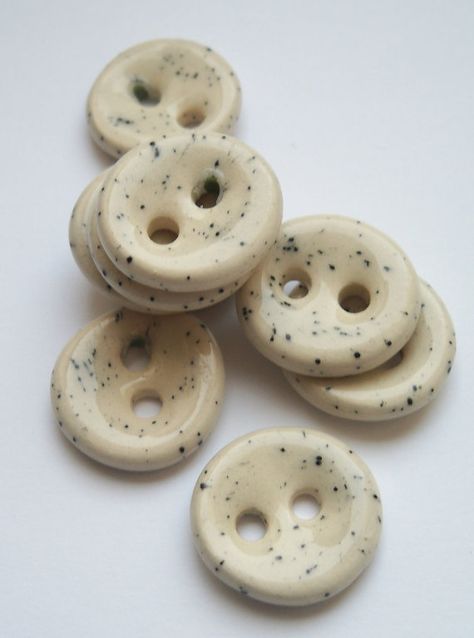 Pottery Beads, Ceramics Pottery Bowls, Ceramic Buttons, Pottery Handbuilding, Polymer Clay Miniatures, Pottery Classes, Ceramics Projects, Clay Art Projects, Fimo Clay