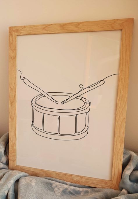 Simple Drum Tattoo, Drums Tattoo Minimalist, Drum Sketch Drawings, Drum Set Tattoo, Snare Drum Tattoo, Drum Line Art, Line Art Music, Drums Illustration, Instrument Drawing