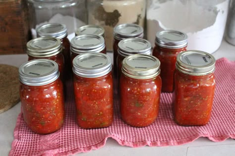 Chili Sauce Recipe Canning, Beautiful Vegetable Garden, Chilli Sauce Recipe, Sweet Chilli Sauce Recipe, Homemade Chili Sauce, Sweet Chili Sauce Recipe, Hot Dog Sauce, Sauces Recipes, Chili Sauce Recipe