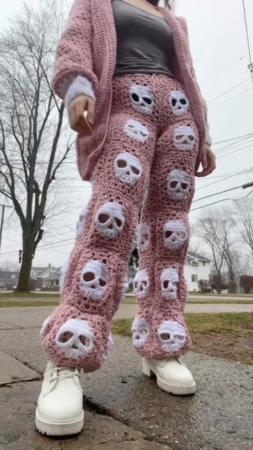 Granny Square Skull Pants, Skull Granny Square Cardigan, Skull Cardigan Crochet, Pastel Goth Crochet, Crochet Skull Pants, Punk Crochet Patterns Free, Grunge Crochet Ideas, Goth Crochet Patterns, Crochet Witchy Stuff