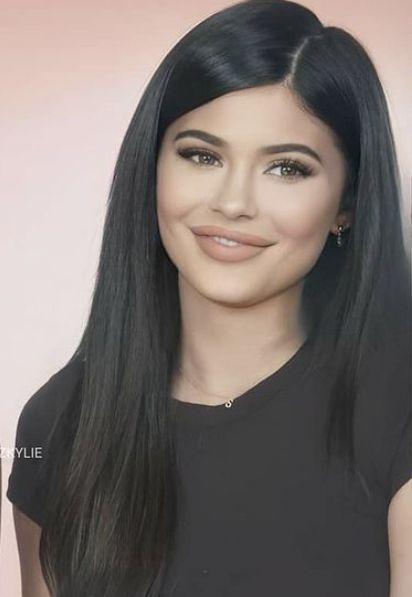 Kylie Straight Hair, Kylie Jenner Straight Hair, Kylie Jenner Side Part, Kylie Jenner Hair Extensions, Kylie Jenner Hairstyles, Kylie Jenner Black Hair, Kylie Jenner Wallpaper, Kylie Jenner Short Hair, Kylie Jenner Face