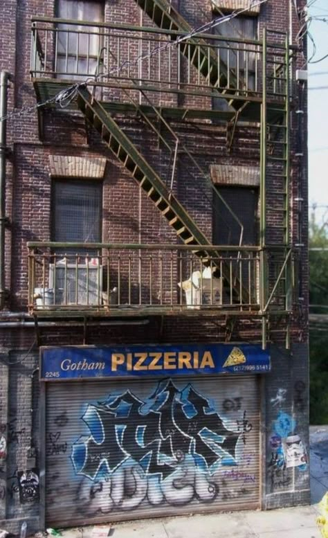 Graffiti On Buildings, Urban Decay Photography, Building Photography, Breathtaking Photography, Little Shop Of Horrors, Fire Escape, Urban City, A Level Art, Nova York