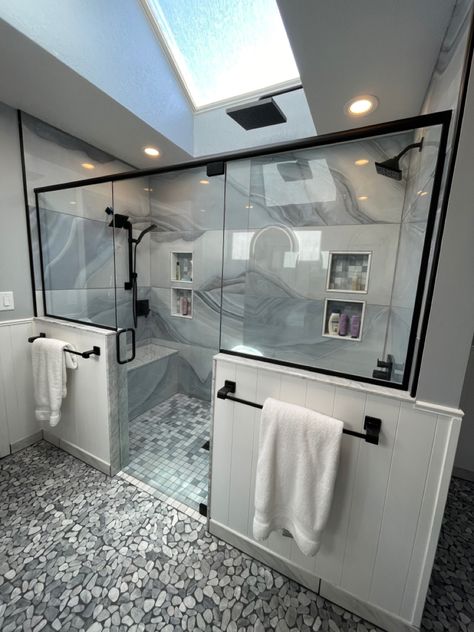 Big Bathrooms Luxury, Big Glass Shower Master Bath, Large Walk In Shower Ideas Master Bath, Master Bath Steam Shower Ideas, Large Glass Shower Master Bath, Split Bathroom Vanity Master Bath, Big Shower Ideas, Couples Bathroom Ideas, Large Bathroom Ideas Master Suite