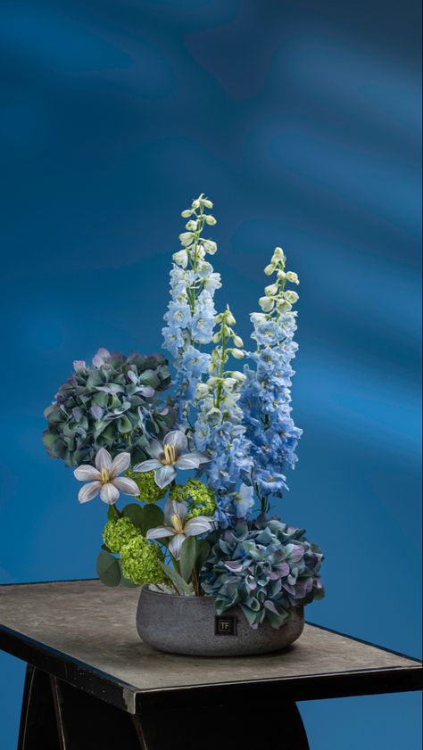 Delphinium Flower Arrangement, Indian Jungle, Blue Flower Arrangements, Event Entrance, Delphinium Flowers, Flower Bouquet Diy, Ikebana Flower Arrangement, Long Flowers, Boquette Flowers