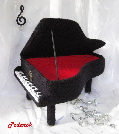 Baby Grand Piano Amigurumi Crochet Music, Accessoires Barbie, Baby Grand Pianos, Music Crafts, Crochet Toys Patterns, Crochet Home, Amigurumi Free Pattern, Crochet Gifts, Crochet Dolls