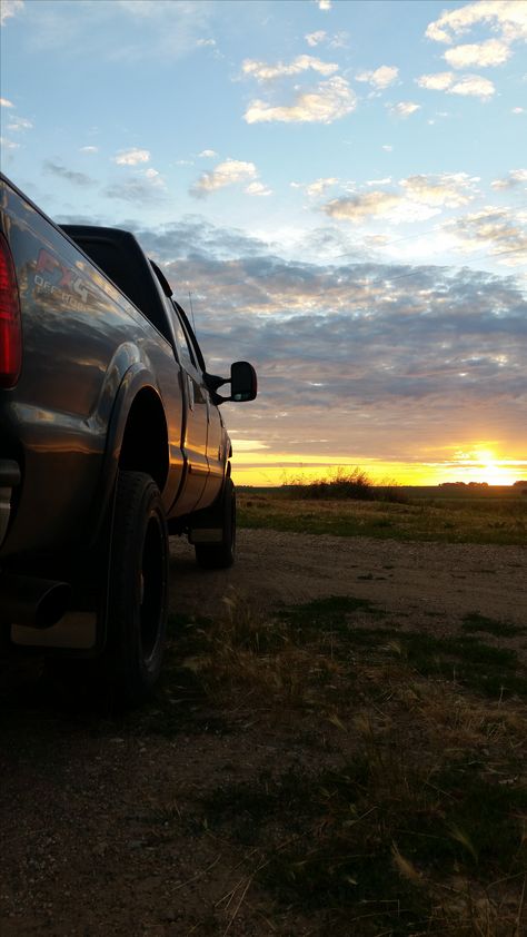 This is a picture of my truck and the sunset at about 5:30 in the morning Atv Senior Pictures, Black Pickup Truck Aesthetic, Aesthetic Truck Pictures, Big Truck Aesthetic, Country Truck Aesthetic, Black Truck Aesthetic, Truck Pictures Ideas, Truck Aesthetic, Truck Pics