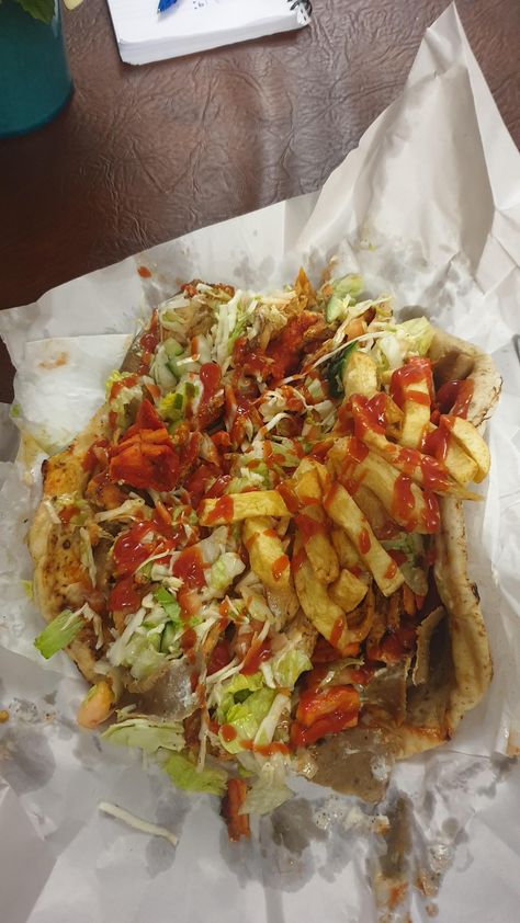 Kebab Takeaway, Yoghurt Chicken, Donner Kebab, Cook Meals, Doner Kebab, Austerity, Chilli Sauce, Ethereal Art, Yum Yum