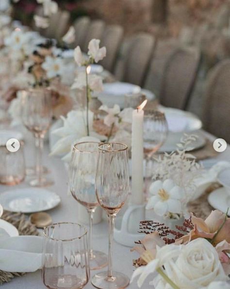 Ethereal Modern Wedding, Pink Beige And Gold Wedding, Beige Candles Wedding, Cream Wedding Table Setting, Nude Table Setting, Neutral Wedding Table Setting, Wedding Guest Table Centerpieces, Romantic Wedding Table Settings, Romantic Table Setting