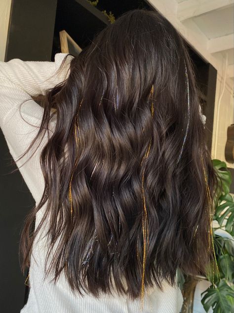 Long Brown Hair With Tinsel, Fall Hair Tinsel, Tinsel In Dark Brown Hair, Tinsel Hair Brunette, Brunette Hair With Tinsel, Silver Tinsel In Brown Hair, Light Brown Hair With Tinsel, Silver Hair Tinsel Brunette, Gold Tinsel In Brown Hair