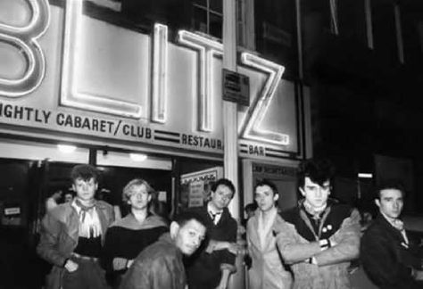 The New Romantic At The Blitz Night Club Covent Garden Central London England In The 1980's Blitz Club, Steve Strange, Midge Ure, The New Romantics, Leigh Bowery, Blitz Kids, Spandau Ballet, New Wave Music, 80s Pop