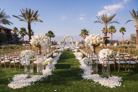 Wedding Ceremony Chairs, Lawn Wedding, Wedding Aisle Outdoor, Olive Green Weddings, Green Wedding Flowers, White Flower Arrangements, Ceremony Chairs, Outdoor Wedding Photography, Grass Wedding