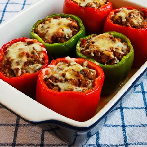 Phase One Stuffed Peppers Recipe with Turkey Italian Sausage, Ground Beef, and Mozzarella [from Kalyn's Kitchen] #LowCarb #GlutenFree #SouthBeachDiet Low Carb Stuffed Peppers, Turkey Italian Sausage, South Beach Diet Recipes, Resep Diet, 21 Day Fix Meals, Peppers Recipes, Bell Peppers, Italian Sausage, Ground Beef Recipes