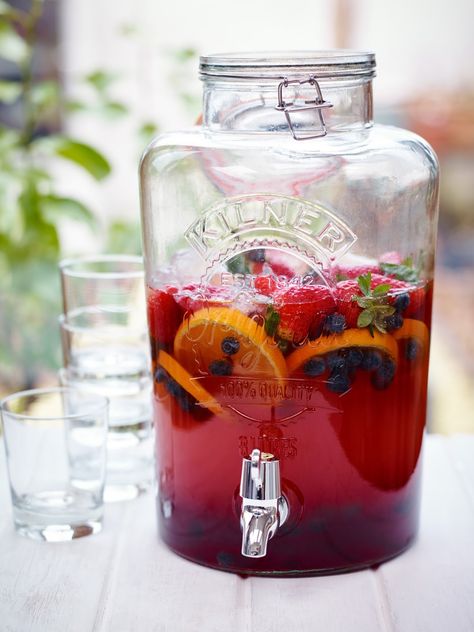 Sangria Dispenser, Sparkling Water Bar, Hygge Coffee, Wine Recipes Drink, Sangria Drink, Sangria Bar, Sangria Cocktail, Juice Dispenser, Drink Poster