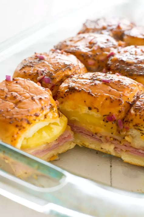 Hawaiian Ham & Cheese Sliders Half Baked Harvest Party Food, Island Themed Appetizers, Hawaiian Theme Brunch, Hawaiian Themed Food Appetizers, End Of Summer Party Ideas For Adults, Gluten Free Hawaiian Food, Tiki Snacks, Hawaiian Pupus Appetizers, Hawaiian Luau Party Food Appetizers