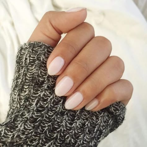 Almond Shaped Nails Opi White, Gel Opi, Oval Nail, Acrylic Nails Natural, Nails Acrylic Almond, Oval Shaped Nails, Nails Round, White Manicure, Nails Opi