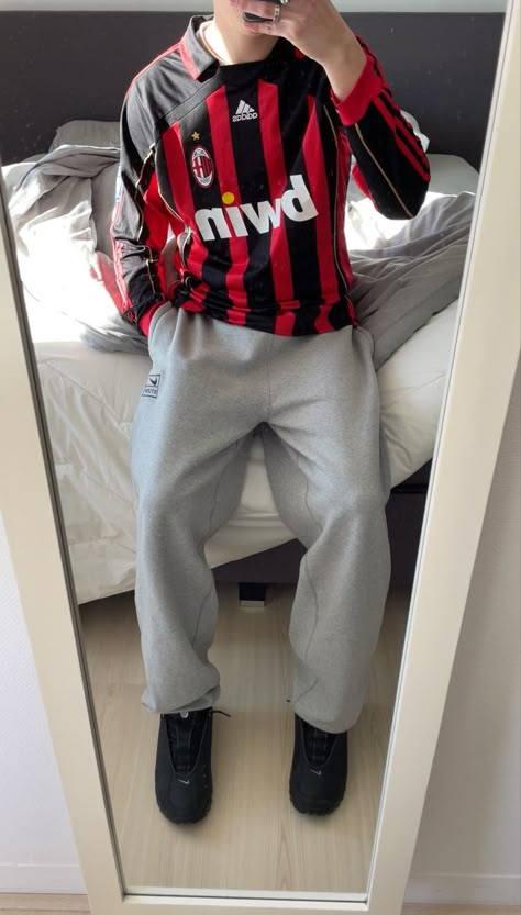 Ac Milan Outfit Men, Kaka Jersey Outfit, Blackcore Outfit Football, Ac Milan Jersey Outfit, Ac Milan Outfit, Bloke Core Outfits, Stussy Pants, Ac Milan Jersey, Milan Outfits