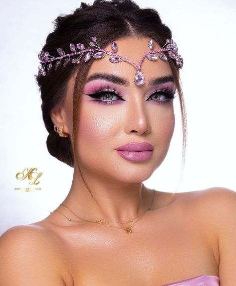 Adventure Music, Diy Tiara, Wedding Hair Half, Music Instagram, Makeup Artist Tips, Celebrity Faces, Quince Hairstyles, Makeup Looks Tutorial, Bride Makeup