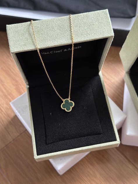 Van Cleef Arpels Necklace Green, Von Cleef Necklace, Van Cleef Small Necklace, Van Klif Necklace, Green Vca Necklace, Van Cleef And Arpels Jewelry Necklace, Green Van Cleef Necklace, Gold Van Cleef Necklace, Can Cleef Necklace