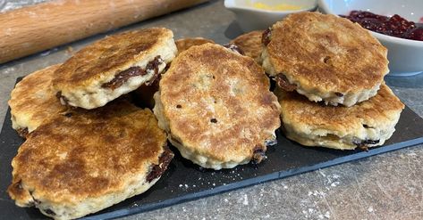 Recipe: Singing Hinnies - Newcastle Eats Singing Hinnies, Tea Recipe, A Cup Of Tea, Old Recipes, Griddle Pan, Cup Of Tea, Scones, Newcastle, Raisin