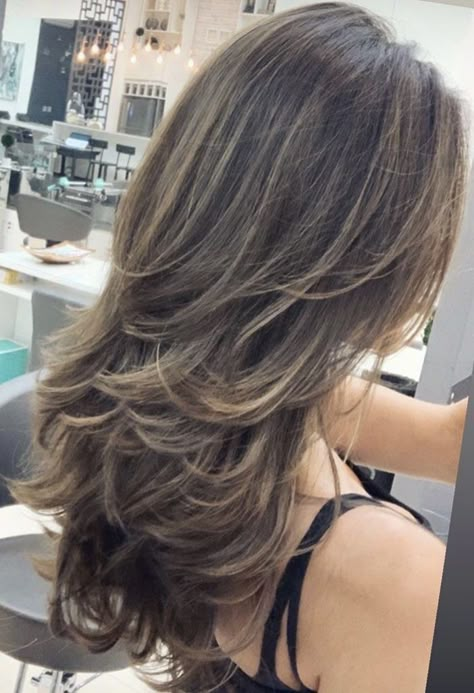 Brown Layered Hair, December Hair, Layer Hair, Rambut Brunette, Blonde Highlights On Dark Hair, Brown Hair Looks, Brown Hair Inspo, Brunette Hair With Highlights, Hair Streaks