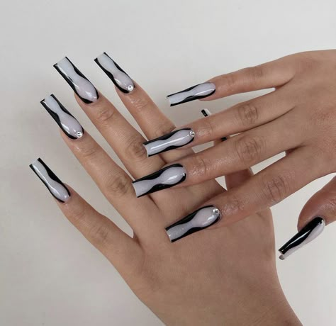 Maddie Perez Nails Euphoria, Trapstar Nails, Long Square Nails Fall, Maddie Perez Nails, Maddy Euphoria Nails, Maddy Perez Nails, Back Nails, Euphoria Nails, Grunge Nails