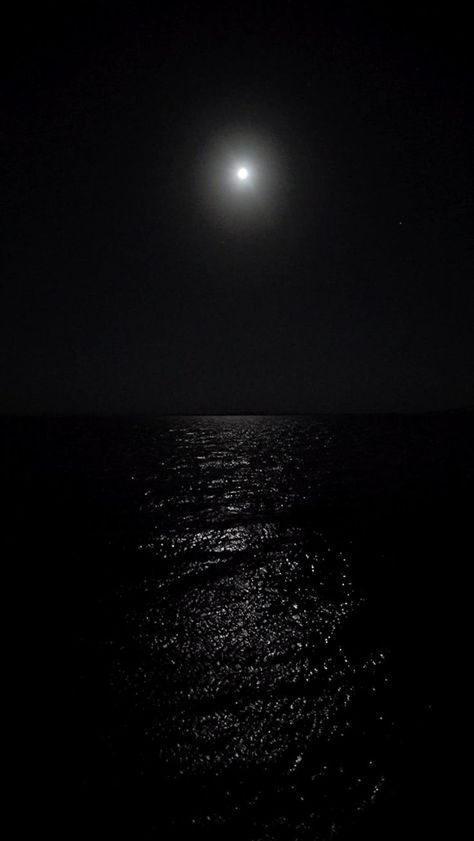 In The Middle Of The Night, Video Of Moon, Nature Photography Night, Moon Over Ocean, Moon Videos, Moon And Ocean, Night Peace, Peaceful Pictures, Moon Film