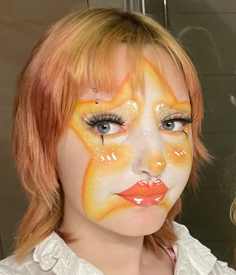 Yellow Clown Makeup, Face Paint Makeup Ideas, Star Clown Makeup, White Face Paint Makeup, Спонж Beauty Blender, Cute Clown Makeup, White Face Paint, Funky Makeup, Orange Makeup